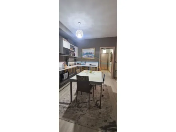 Tirane, jepet me qera apartament 2+1 Kati 8, 89 m² 550 € 