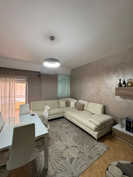Vlore, shitet apartament 1+1 , 84 m² (Afer lokal Season, te pallati Namma, rruga Murat Terbaci) rv 45635