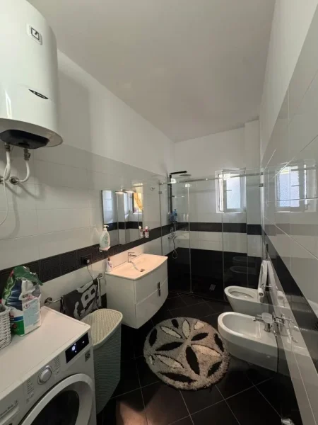 Vlore, shitet apartament 1+1 , 84 m² (Afer lokal Season, te pallati Namma, rruga Murat Terbaci) rv 45635