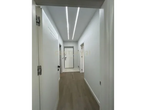 Tirane, shitet apartament 1+1 Kati 7, 67 m² 103.000 € (Rruga Teodor Keko)