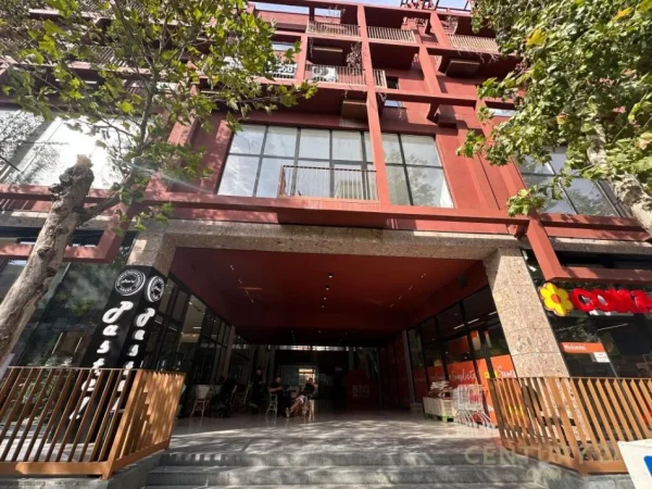 Tirane, jap me qera ambjent biznesi , 82 m² 1.300 € (Garden Building, Rruga e Kavajës)