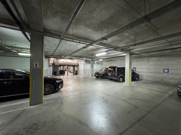 Tirane, jepet me qera apartament 3+1 Kati 3, 186 m² 1.400 € 