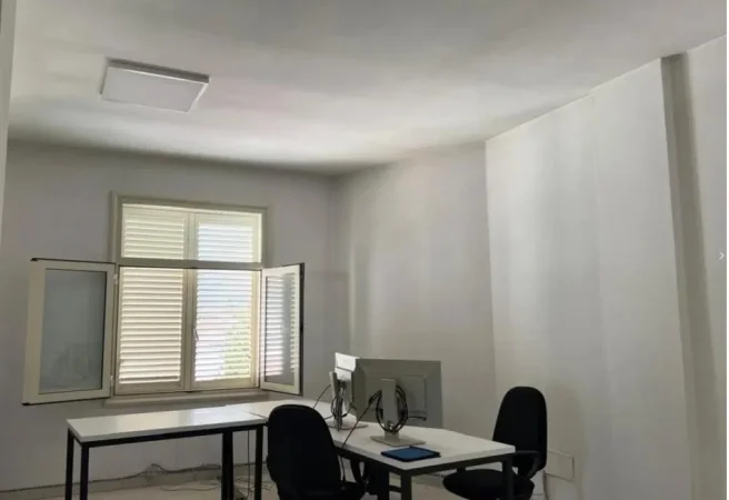 Jepet me qera ambjent biznesi Kati 2, 350 m² 2.000 € (Laprak)