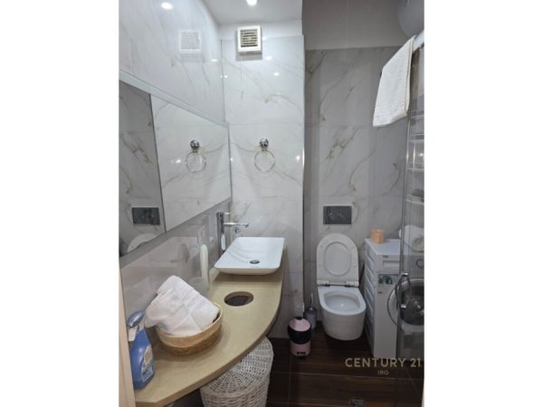 Tirane, jap me qera apartament 1+1 , 58 m² 600 € (Liqeni i Tiranës)