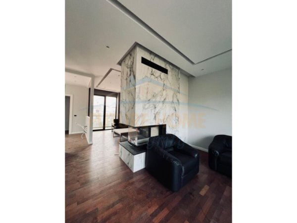 Tirane, jepet me qera apartament 4 Katshe , 2.500 €/muaj (Farke, Liqeni i Farkes)