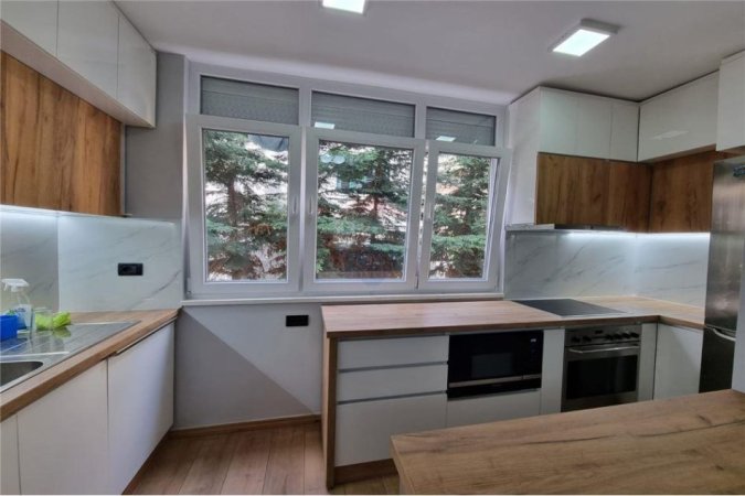 Tirane, jepet me qera apartament 1+1 Kati 5, 60 m² 600 € (Rruga Myslym Shyri)
