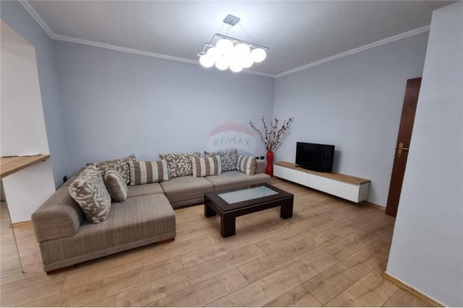 Tirane, jepet me qera apartament 1+1 Kati 5, 60 m² 600 € (Rruga Myslym Shyri)