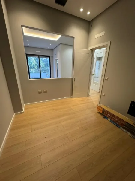 Tirane, shes apartament 2+1 Kati 1, 101 m² 160.000 € (Rruga peti)