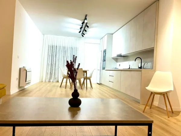 Tirane, shitet apartament 2+1 Kati 2, 118 m² 250.000 € (Kopeshti Botanik)