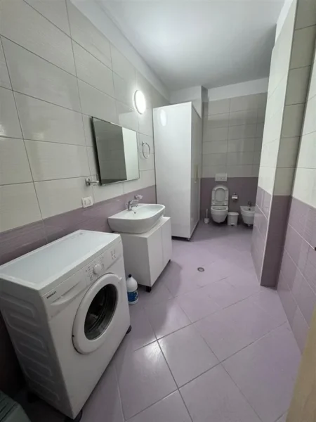 Durres, jepet me qera apartament 3+1 Kati 4, 1.000 € (VOLLGA DURRES!)