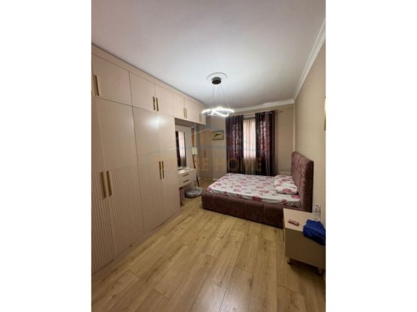Tirane, shitet apartament Kati 3, 140 m² 225.000 € (Yzberisht Kompleksi Grand Galery.)