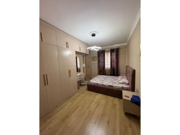 Tirane, shitet apartament Kati 3, 140 m² 225.000 € (Yzberisht Kompleksi Grand Galery.)