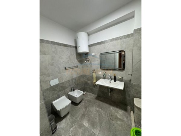 Tirane, shitet apartament Kati 3, 140 m² 225.000 € (Yzberisht Kompleksi Grand Galery.)