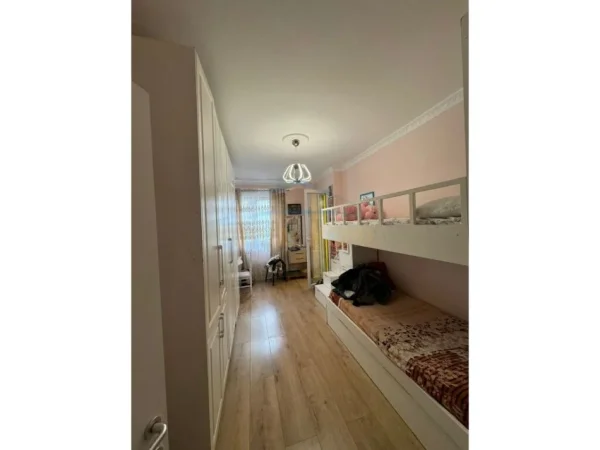 Tirane, shitet apartament Kati 3, 140 m² 225.000 € (Yzberisht Kompleksi Grand Galery.)