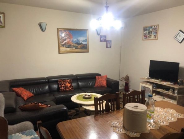 Tirane, shitet shtepi 2 Katshe , 205 m² 220.000 € (Rruga "5 Maji", mbrapa Concord Center)