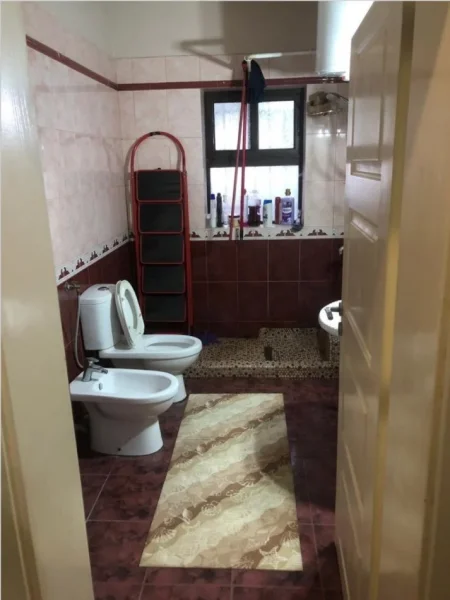 Tirane, shitet shtepi 2 Katshe , 205 m² 220.000 € (Rruga "5 Maji", mbrapa Concord Center)