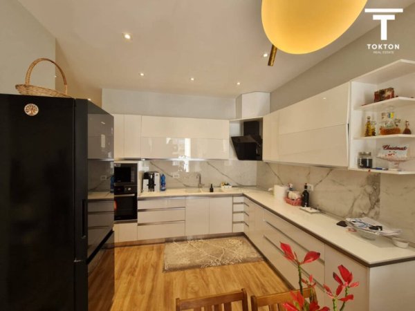 Tirane, jepet me qera apartament 3+1+Ballkon Kati 1, 125 m² 1.500 € (TEG, Tiranë, TT 346)
