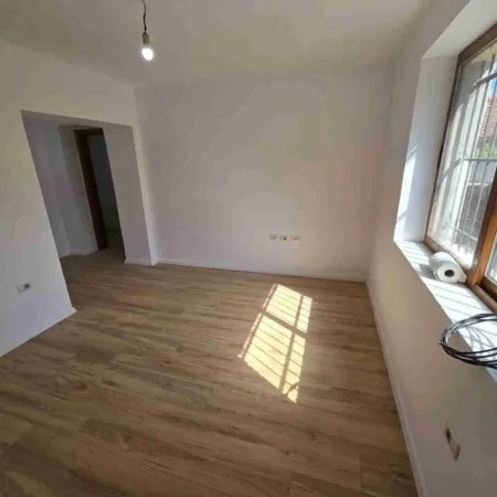 Tirane, shitet apartament 2+1+Ballkon Kati 1, 81 m² 138.000 € (Ali Demi)