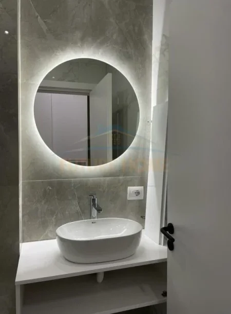 Tirane, jepet me qera apartament 1+1 Kati 3, 70 m² 900 € (Rruga e Kosovareve)