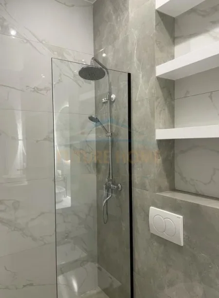 Tirane, jepet me qera apartament 1+1 Kati 3, 70 m² 900 € (Rruga e Kosovareve)