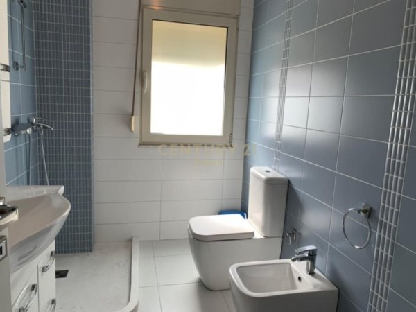 Tirane, jepet me qera apartament 2+1 Kati 2, 140 m² 900 € (pazari i ri)