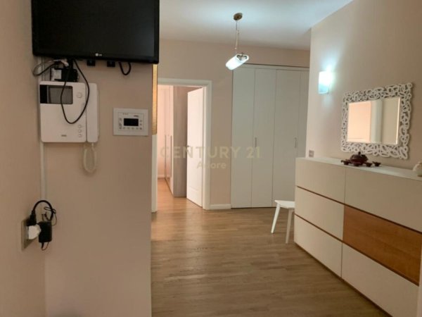 Tirane, jepet me qera apartament 2+1 Kati 2, 140 m² 900 € (pazari i ri)
