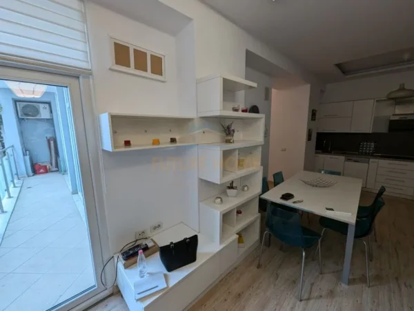 Tirane, shes apartament 2+1+Ballkon Kati 4, 114 m² 259.000 € (KOmuna e Parisit)