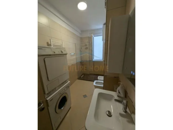 Tirane, shes apartament 2+1+Ballkon Kati 4, 114 m² 259.000 € (KOmuna e Parisit)