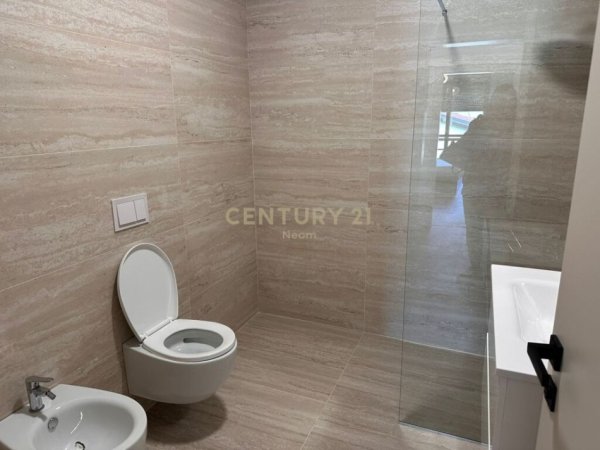 Tirane, jepet me qera apartament 2+1 Kati 3, 130 m² 1.100 € (coin)