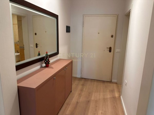 Tirane, jepet me qera apartament 2+1 Kati 3, 130 m² 1.100 € (coin)