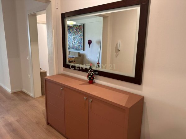 Tirane, jepet me qera apartament 2+1 Kati 3, 130 m² 1.100 € (coin)