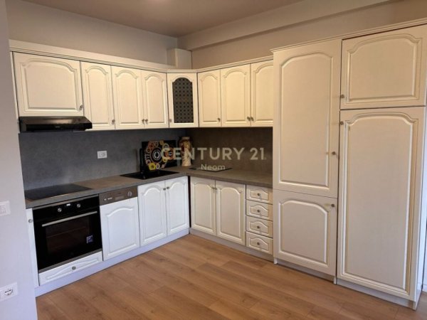 Tirane, jepet me qera apartament 2+1 Kati 3, 130 m² 1.100 € (coin)