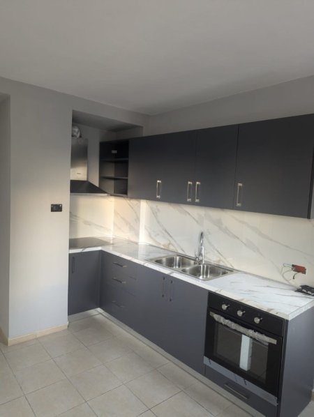 Tirane, jepet me qera apartament 2+1 Kati 5, 70 m² 400 € (Rruga e Kavajes)