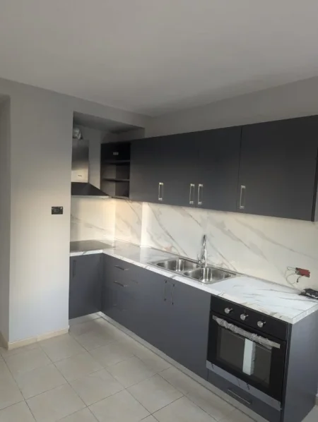 Tirane, jepet me qera apartament 2+1 Kati 5, 70 m² 400 € (Rruga e Kavajes)