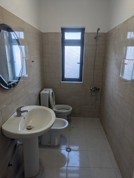 Tirane, jepet me qera apartament 2+1 Kati 5, 70 m² 400 € (Rruga e Kavajes)