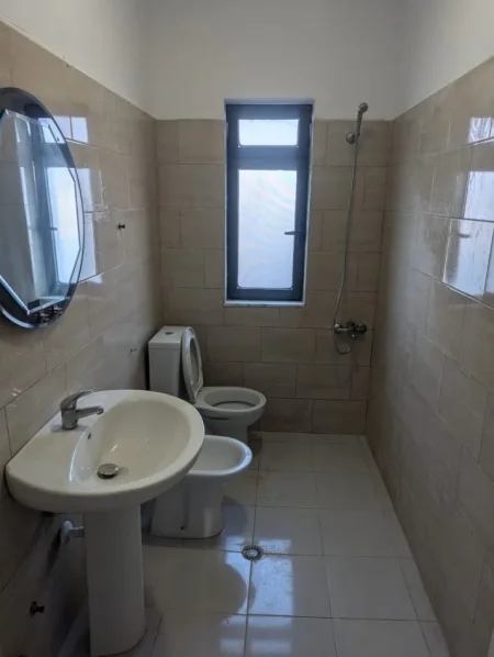 Tirane, jepet me qera apartament 2+1 Kati 5, 70 m² 400 € (Rruga e Kavajes)