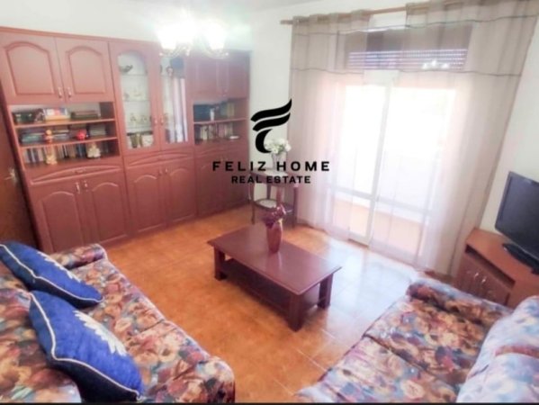 Tirane, jepet me qera apartament 2+1+Ballkon Kati 4, 78 m² 650 € (PAZARI I RI)