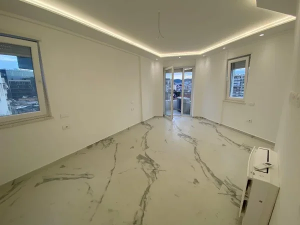 Tirane, jepet me qera zyre Kati 7, 106 m² 400 € (Mine peza)