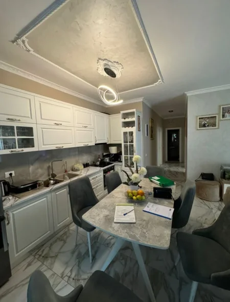 Tirane, shitet apartament 3+1 Kati 4, 140 m² 215.000 € (Rruga 3 Deshmoret, Yzberisht)