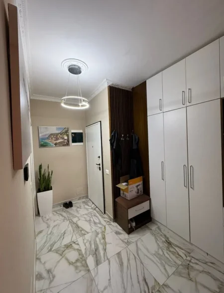 Tirane, shitet apartament 3+1 Kati 4, 140 m² 215.000 € (Rruga 3 Deshmoret, Yzberisht)