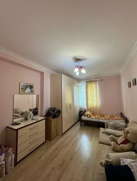 Tirane, shitet apartament 3+1 Kati 4, 140 m² 215.000 € (Rruga 3 Deshmoret, Yzberisht)
