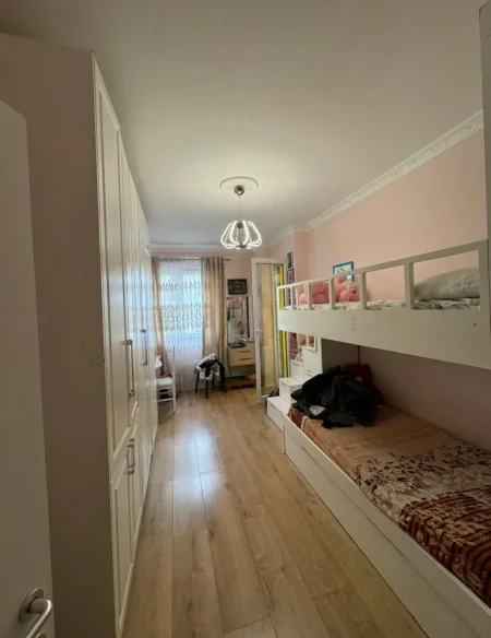 Tirane, shitet apartament 3+1 Kati 4, 140 m² 215.000 € (Rruga 3 Deshmoret, Yzberisht)