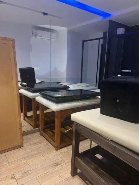 Tirane, jepet me qera ambjent biznesi Kati 0, 100 m² 1.500 € (Margarita Tutulani)
