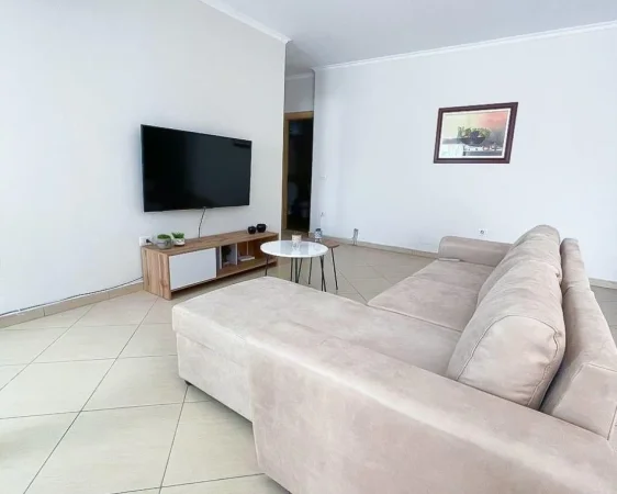 Tirane, jepet me qera apartament 1+1 Kati 6, 76 m² 600 Euro (Rruga e Kavajes)