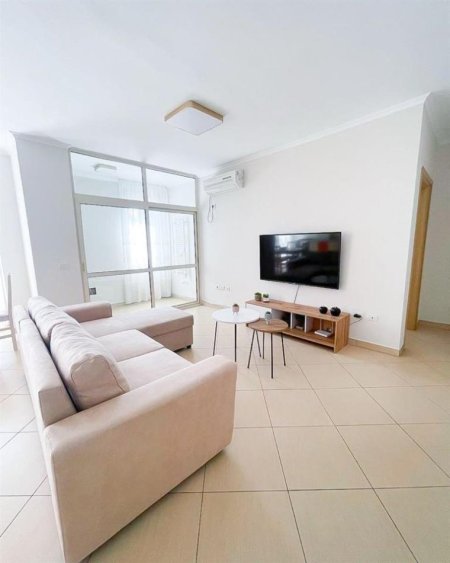 Tirane, jepet me qera apartament 1+1 Kati 6, 76 m² 600 Euro (Rruga e Kavajes)