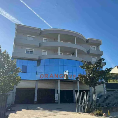 Tirane, jepet me qera ambjent biznesi Kati 4, 420 m² 1.500 € (Sauk)