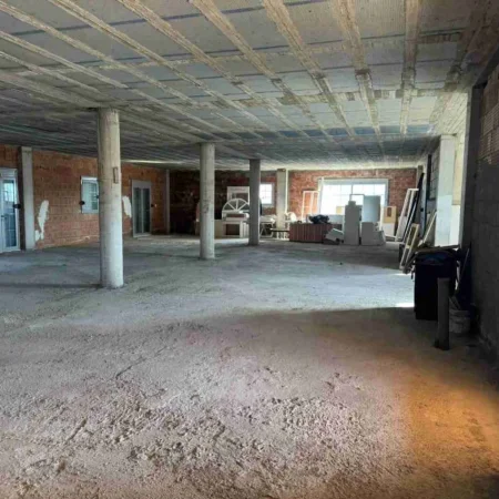 Tirane, jepet me qera ambjent biznesi Kati 4, 420 m² 1.500 € (Sauk)