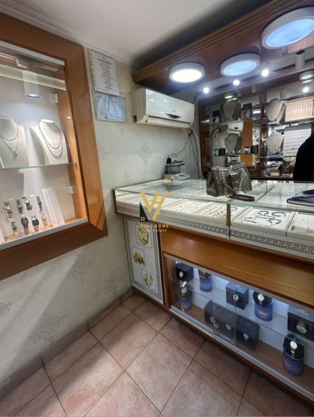 Tirane, jepet me qera ambjent biznesi Kati 0, 17 m² 1.000 € (BULEVARDI ZOGU I PARE)