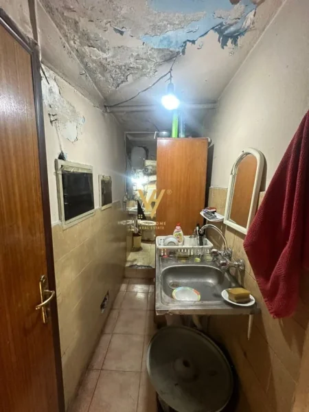 Tirane, shitet dyqan Kati 0, 48 m² 600.000 € (BULEVARDI ZOGU I PARE)