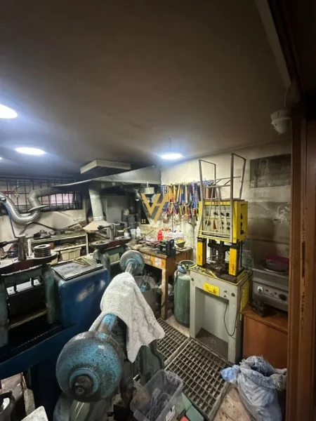 Tirane, shitet dyqan Kati 0, 48 m² 600.000 € (BULEVARDI ZOGU I PARE)